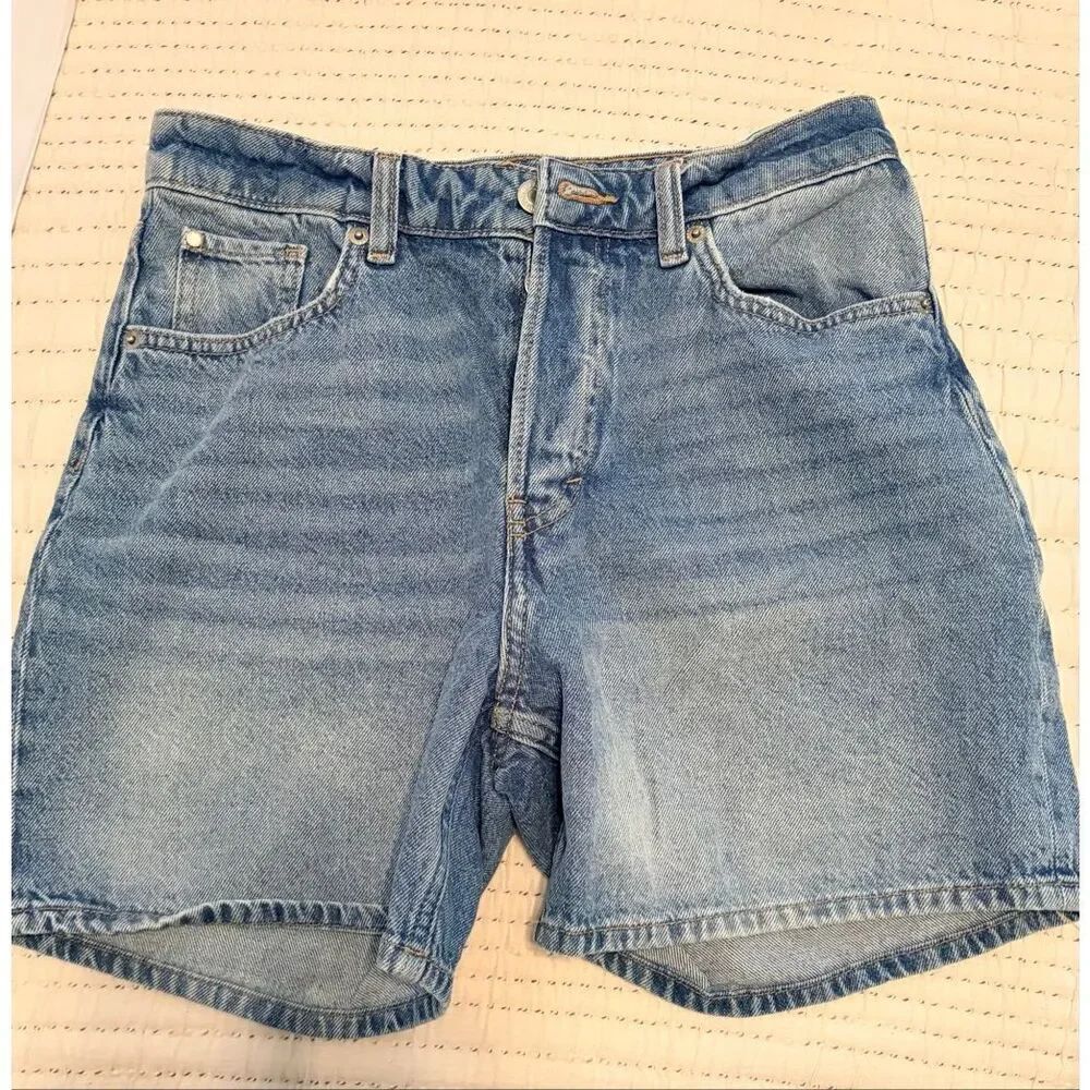 H&M &Denim High Rise Bermuda Shorts US 4 Light Wash Denim Mom Jean Shorts Casual